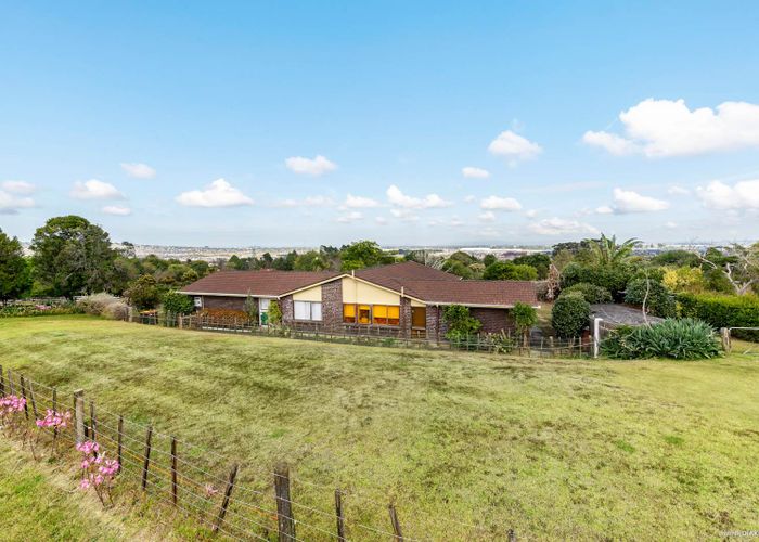  at 8 Gracechurch Drive, Flat Bush, Auckland