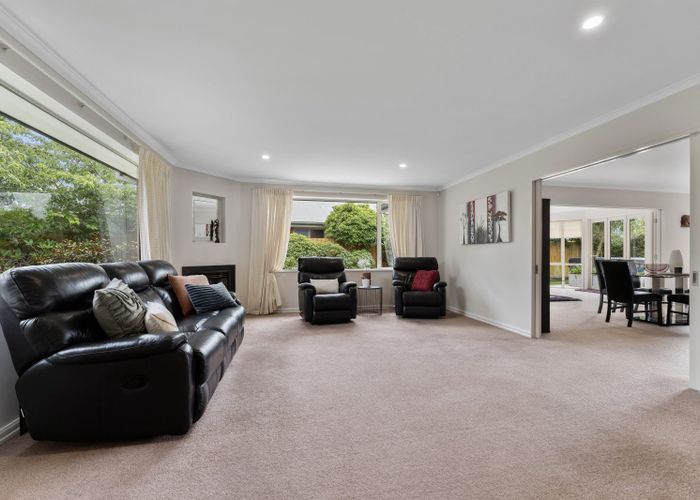  at 11 Hoihere Place, Parklands, Christchurch