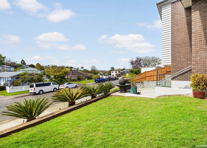  at 9 Wood Avenue, Howick, Manukau City, Auckland