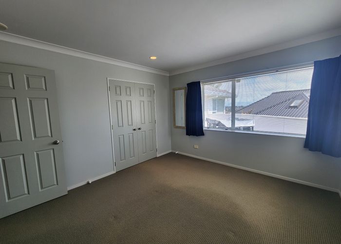  at 52 McCahill Views, Botany Downs, Manukau City, Auckland