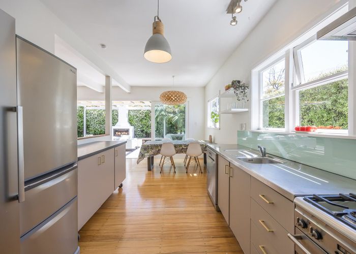  at 2/192 Queen Street, Northcote Point, North Shore City, Auckland