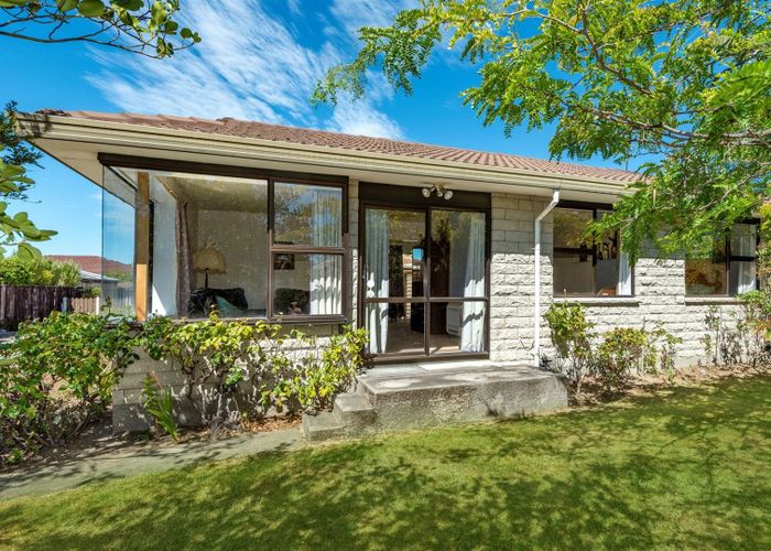  at 1/7 Lydbury Place, Parklands, Christchurch