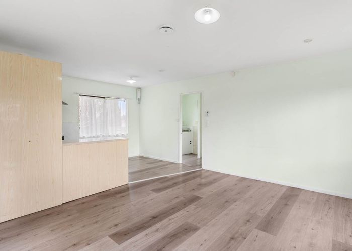  at 2/32 Maplesden Drive, Clendon Park, Manukau City, Auckland