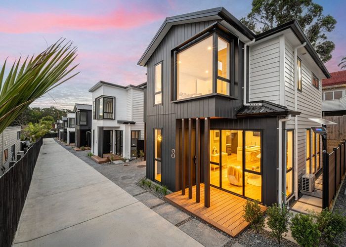  at 8 Park Rise, Campbells Bay, North Shore City, Auckland