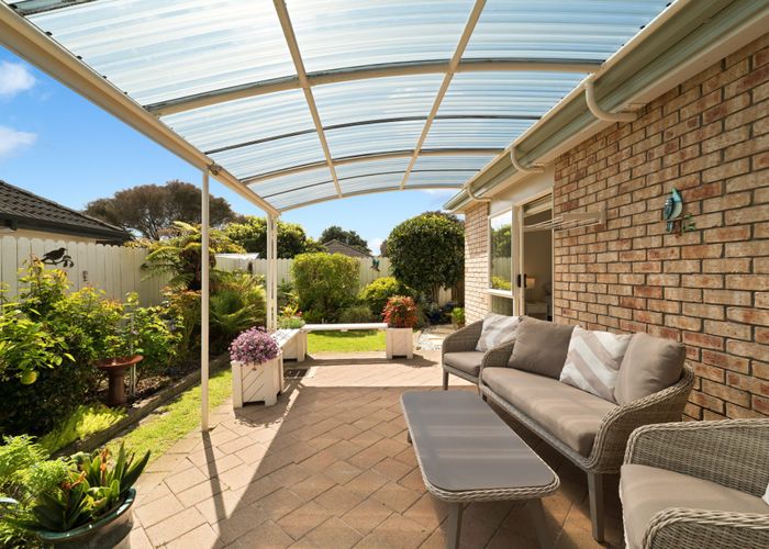  at 8 Espalier Drive, Henderson, Auckland