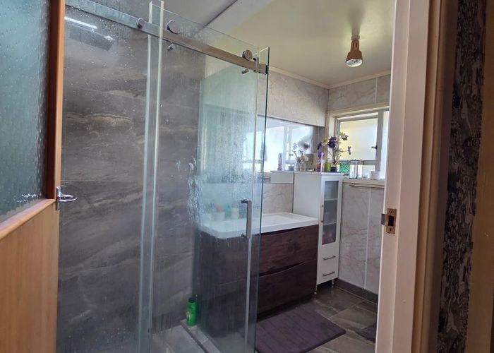  at 44 CLIFF VIEW DRIVE, Green Bay, Waitakere City, Auckland