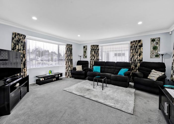  at 104 Pembroke Road West, Pembroke, Stratford