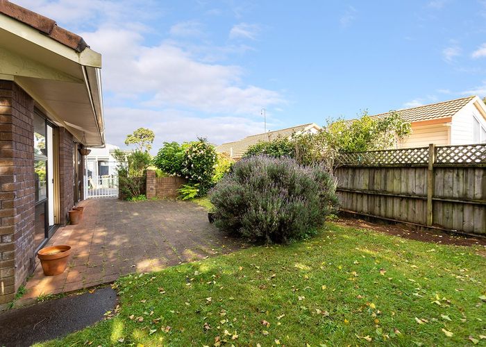  at 2/12 Herd Road, Hillsborough, Auckland