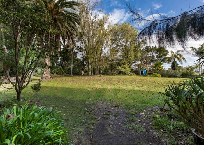  at 122 Fred Taylor Drive, Westgate, Auckland