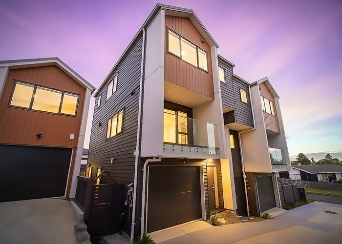  at 4/6 Woodhouse Place, West Harbour, Waitakere City, Auckland