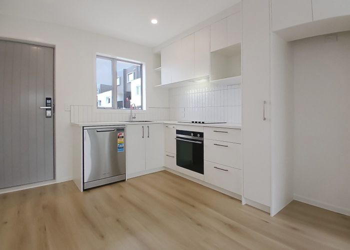  at 10 Ngae Place, Mangere East, Auckland