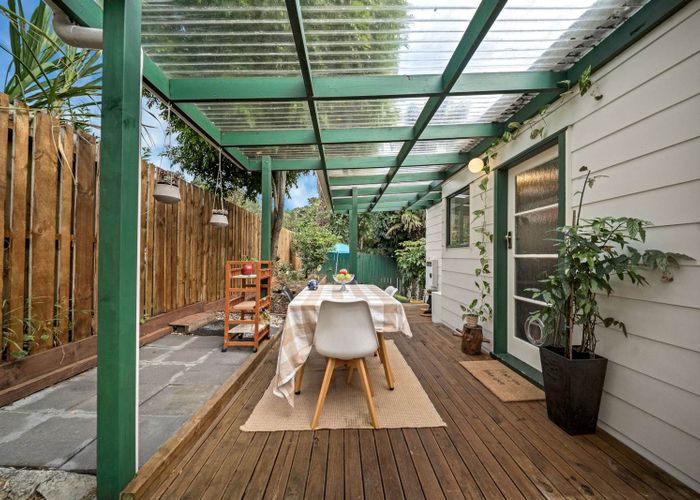  at 1/11 De Val Drive, Titirangi, Waitakere City, Auckland