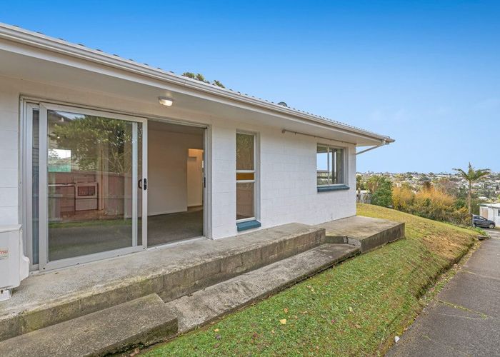  at 2/587 Glenfield Road, Glenfield, North Shore City, Auckland