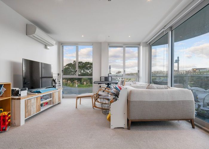  at 104/5 Rose Garden Lane, Albany, North Shore City, Auckland