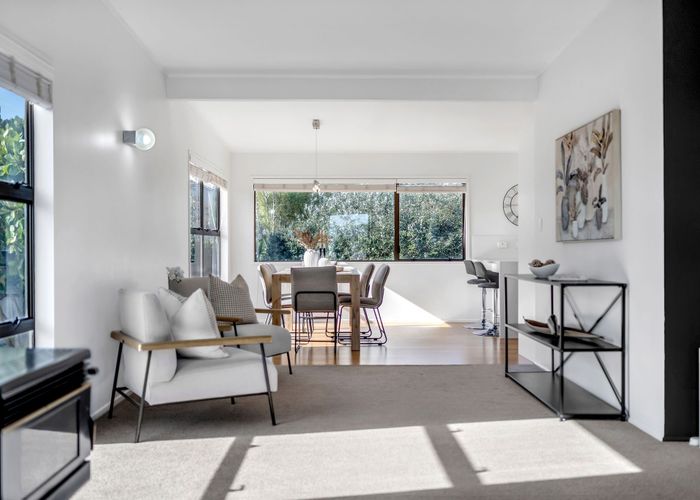  at 10 Pine Terrace, Howick, Auckland