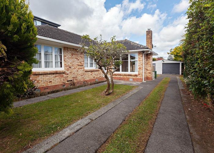  at 2 Wilsher Crescent, Henderson, Auckland