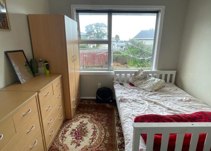  at 6 Scanlen Terrace, Kelston, Waitakere City, Auckland