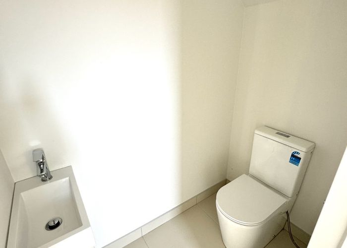  at 3 Harwell Place, Mangere, Auckland