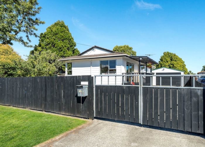  at 16 Glen Road, Ranui, Auckland