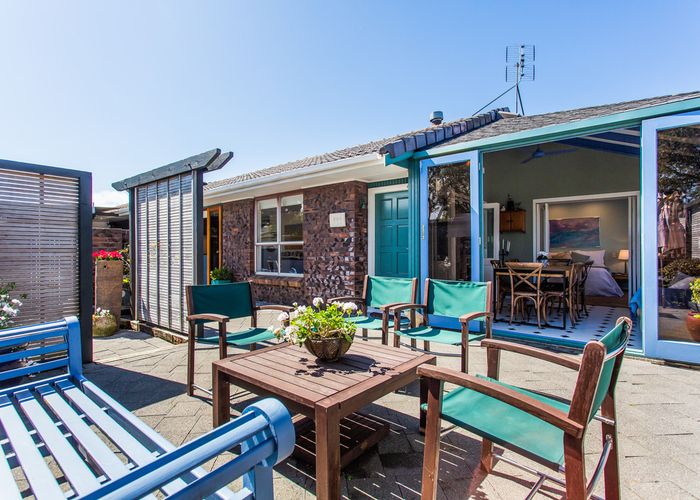  at 2/3 Tyrian Close, Half Moon Bay, Auckland