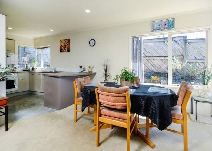  at 8 Rushcreek Street, Westgate, Waitakere City, Auckland