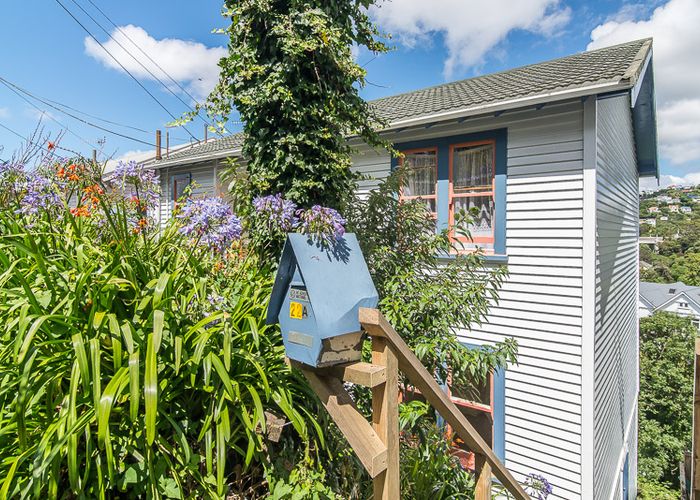  at 22 Garden Road, Northland, Wellington