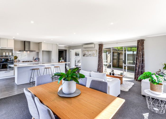  at 33 Sylvester Crescent, Flagstaff, Hamilton
