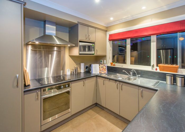  at 44 Eden Street, Island Bay, Wellington