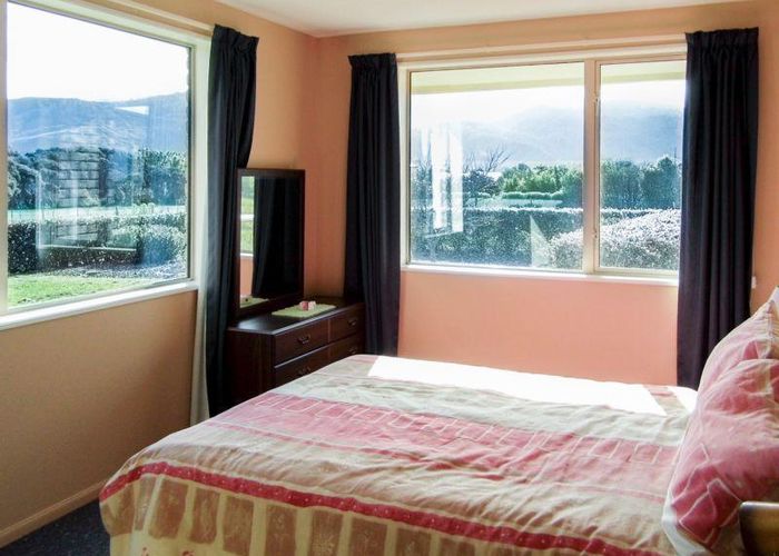  at 16 Edgewater Place, Rarangi