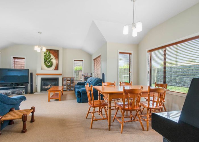  at 36 Wainui Avenue, Point Chevalier, Auckland