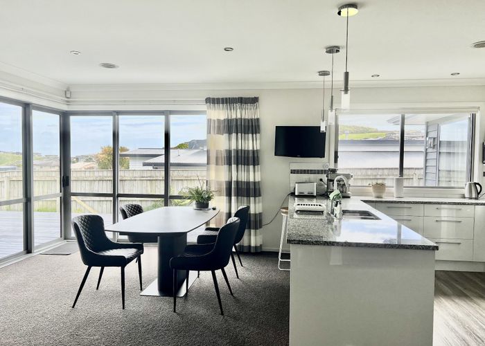 at 32 Sumner Terrace, Aotea, Porirua