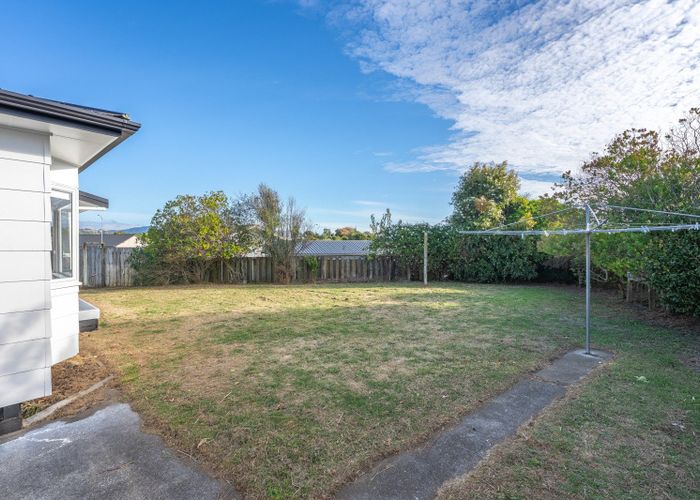  at 4 Ross Grove, Paraparaumu