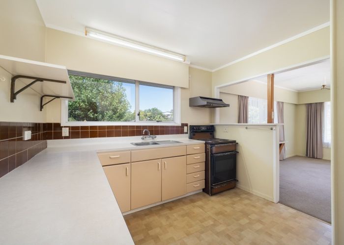  at 16 Bacot Place, Howick, Manukau City, Auckland