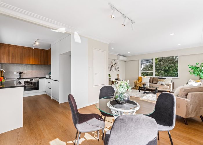  at 34 Cyclarama Crescent, Massey, Waitakere City, Auckland