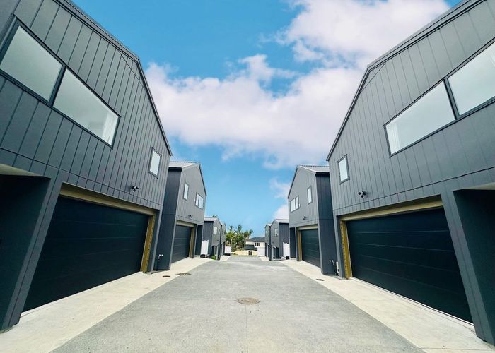  at 8D Ringwood Street, Torbay, Auckland