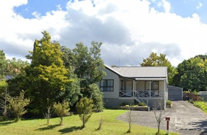  at 8 Weetman Drive, Browns Bay, Auckland