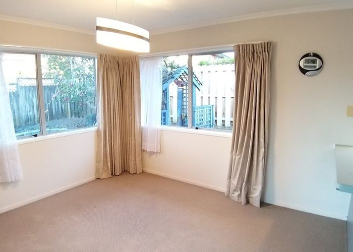  at 2/18 Carriage Close, Northpark, Manukau City, Auckland