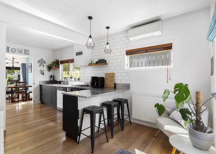  at 25 Marine Parade, Eastbourne, Lower Hutt, Wellington