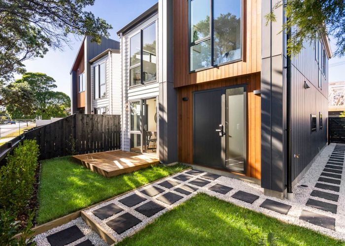  at 21D Knights Road, Rothesay Bay, North Shore City, Auckland