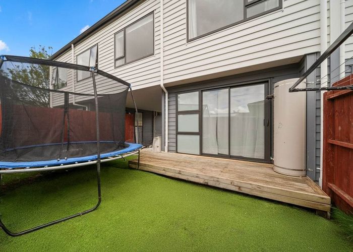  at 3D Penfold Place, Henderson, Waitakere City, Auckland