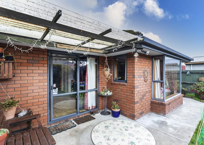  at 2/14 Farquhars Road, Redwood, Christchurch City, Canterbury