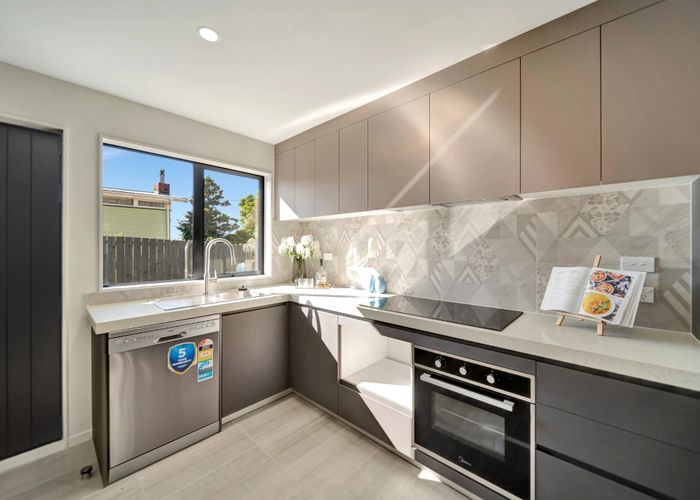  at 8/106 Triangle Road, Massey, Waitakere City, Auckland