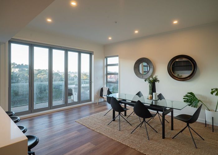  at 8B Huka Road, Birkenhead, North Shore City, Auckland