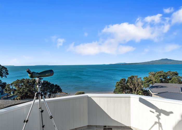  at 220 Lake Road, Hauraki, Auckland