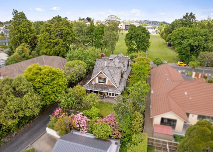  at 112 Cannington Road, Maori Hill, Dunedin