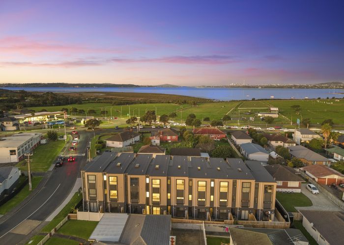  at 6/4 Toru Street, Te Atatu Peninsula, Waitakere City, Auckland