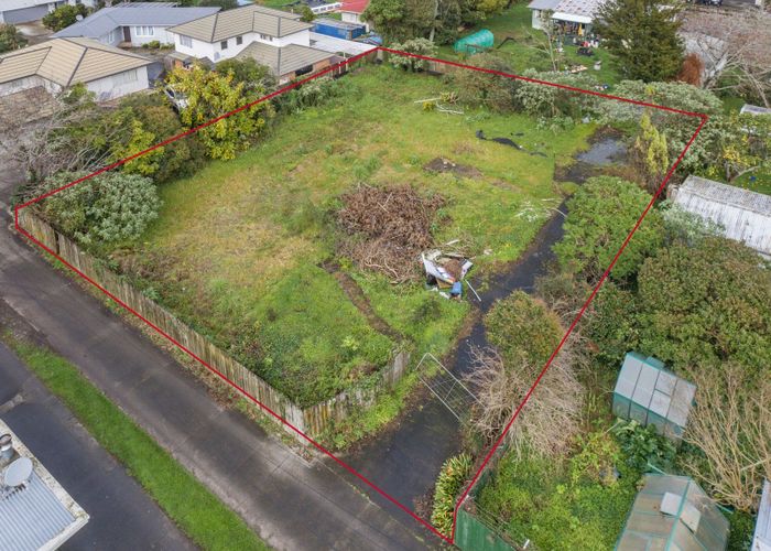  at 18 Riversdale Road, Avondale, Auckland