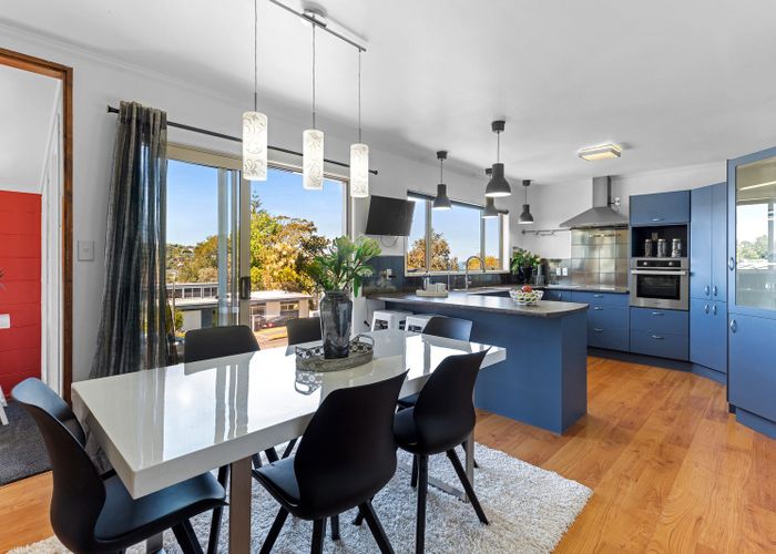  at 9 Robin Lane, Browns Bay, North Shore City, Auckland