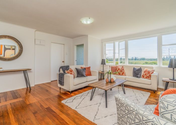  at 2/237 Hepburn Road, Glendene, Auckland