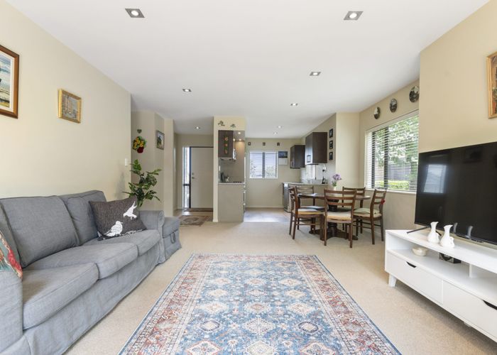  at 26 Royalle Mews, Botany Downs, Auckland